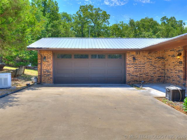 1082 Gaines Creek Loop, Eufaula, OK 74432