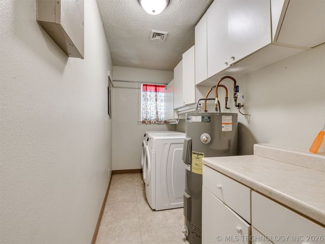 1082 Gaines Creek Loop, Eufaula, OK 74432