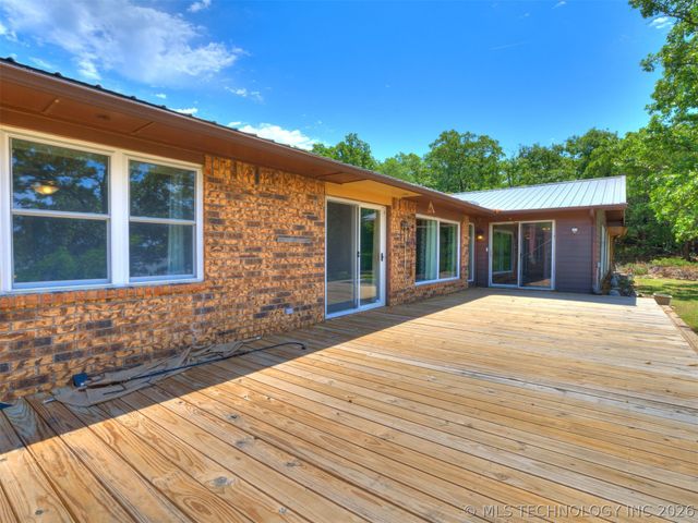 1082 Gaines Creek Loop, Eufaula, OK 74432