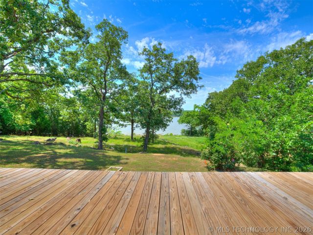 1082 Gaines Creek Loop, Eufaula, OK 74432