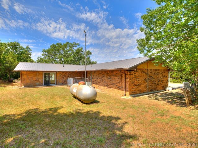 1082 Gaines Creek Loop, Eufaula, OK 74432