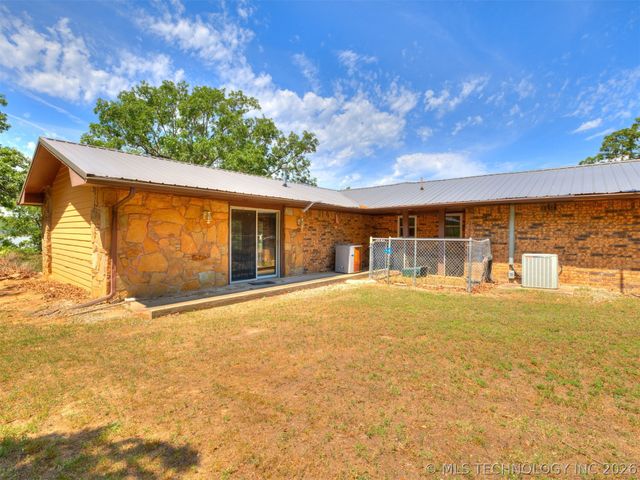 1082 Gaines Creek Loop, Eufaula, OK 74432