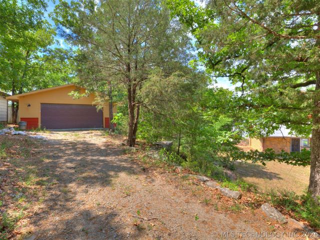 1082 Gaines Creek Loop, Eufaula, OK 74432