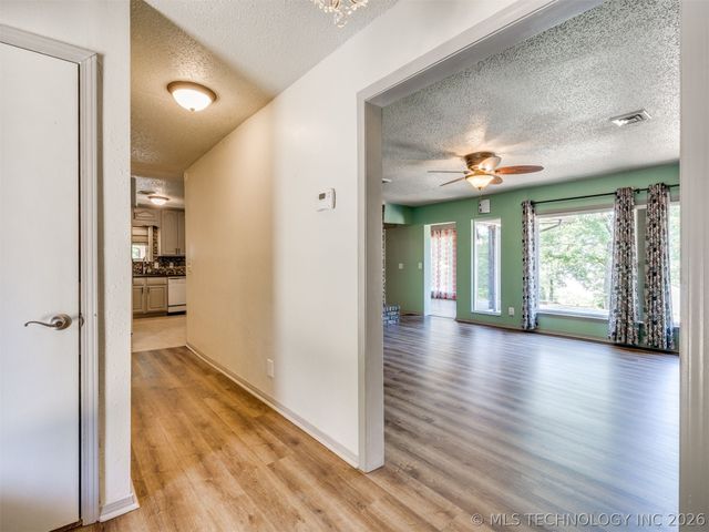 1082 Gaines Creek Loop, Eufaula, OK 74432