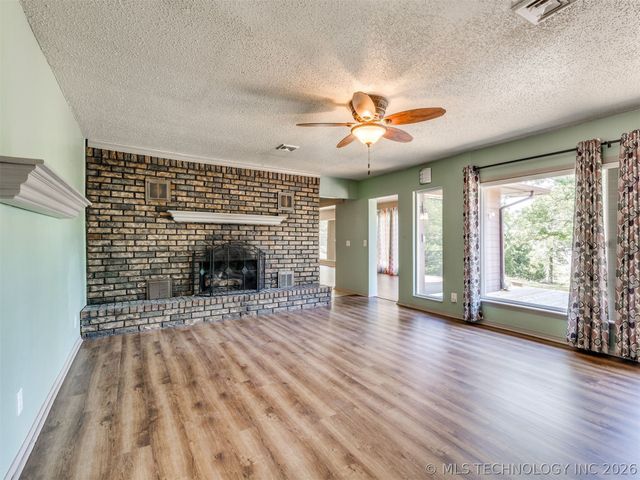 1082 Gaines Creek Loop, Eufaula, OK 74432