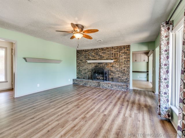 1082 Gaines Creek Loop, Eufaula, OK 74432