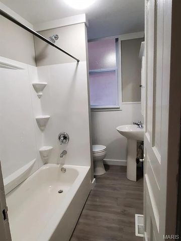 4652 Alaska Avenue, St Louis, MO 63111