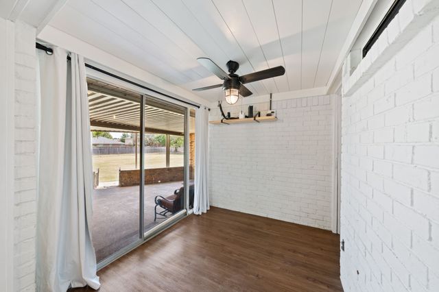 804 Lark Lane, Oak Leaf, TX 75154