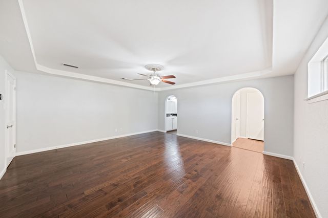 804 Lark Lane, Oak Leaf, TX 75154