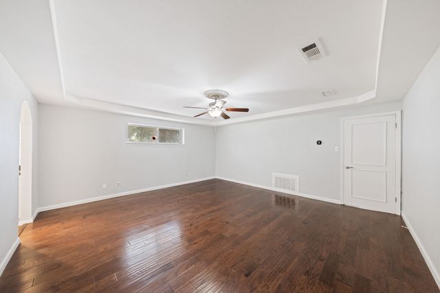 804 Lark Lane, Oak Leaf, TX 75154