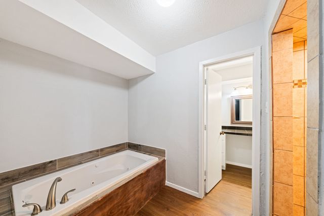 804 Lark Lane, Oak Leaf, TX 75154