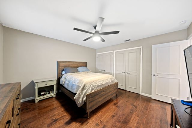 804 Lark Lane, Oak Leaf, TX 75154