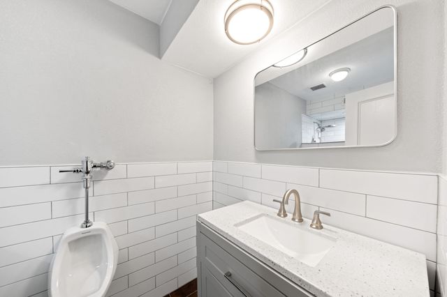804 Lark Lane, Oak Leaf, TX 75154