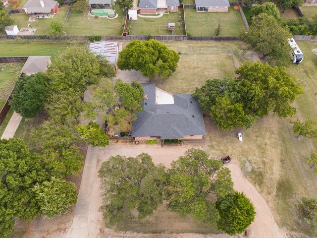 804 Lark Lane, Oak Leaf, TX 75154