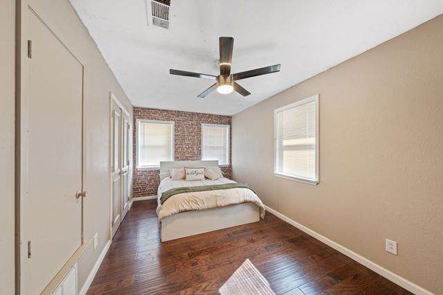 804 Lark Lane, Oak Leaf, TX 75154