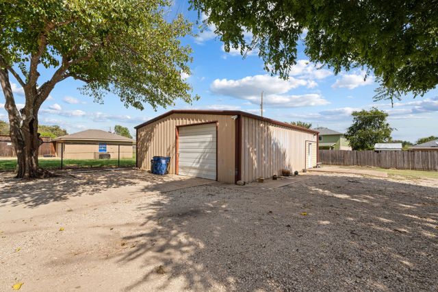 804 Lark Lane, Oak Leaf, TX 75154