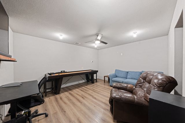 804 Lark Lane, Oak Leaf, TX 75154