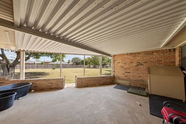 804 Lark Lane, Oak Leaf, TX 75154