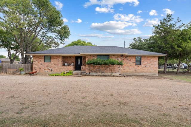 804 Lark Lane, Oak Leaf, TX 75154