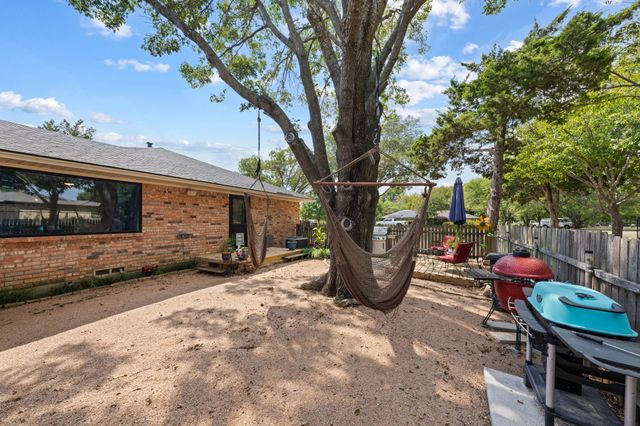 804 Lark Lane, Oak Leaf, TX 75154
