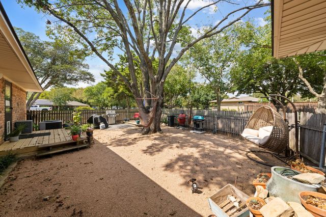 804 Lark Lane, Oak Leaf, TX 75154