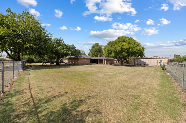 804 Lark Lane, Oak Leaf, TX 75154