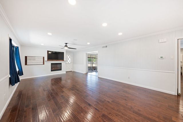 804 Lark Lane, Oak Leaf, TX 75154
