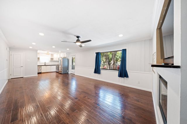 804 Lark Lane, Oak Leaf, TX 75154