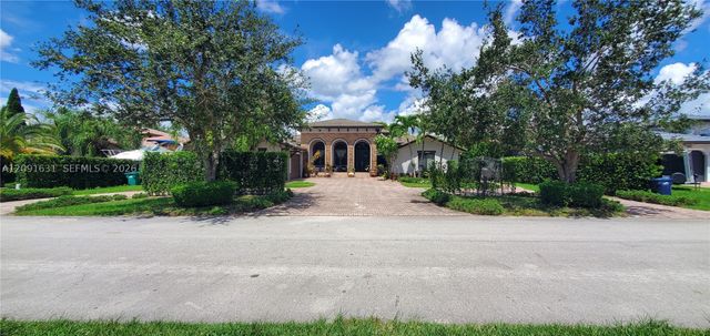 12965 SW 197th St, Miami, FL 33177