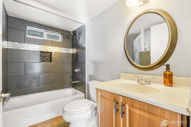 925 McLean Road, Mount Vernon, WA 98273