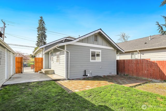 925 McLean Road, Mount Vernon, WA 98273