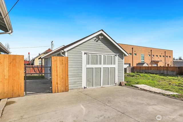 925 McLean Road, Mount Vernon, WA 98273