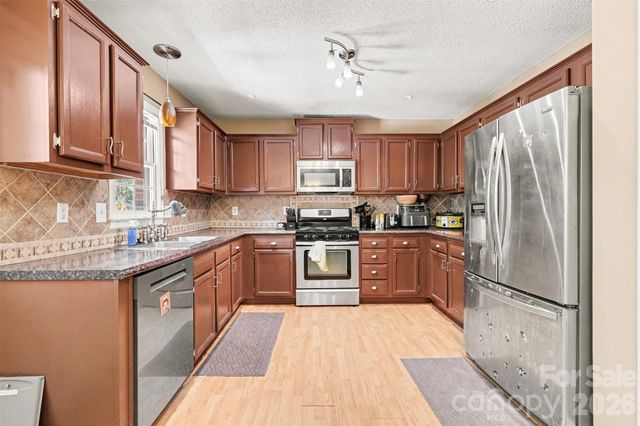 983 Farmington Court, Concord, NC 28025