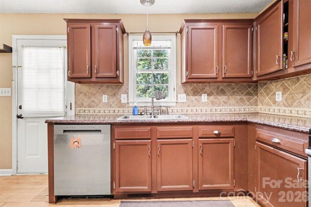 983 Farmington Court, Concord, NC 28025