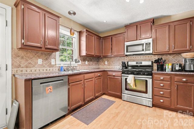 983 Farmington Court, Concord, NC 28025