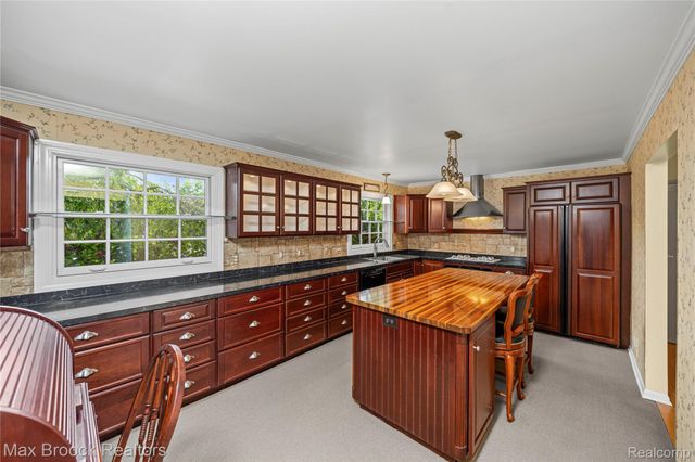 35550 Pleasant Valley Road, Farmington Hills, MI 48331