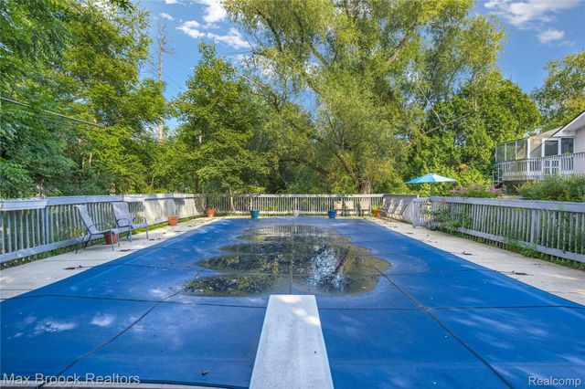 35550 Pleasant Valley Road, Farmington Hills, MI 48331