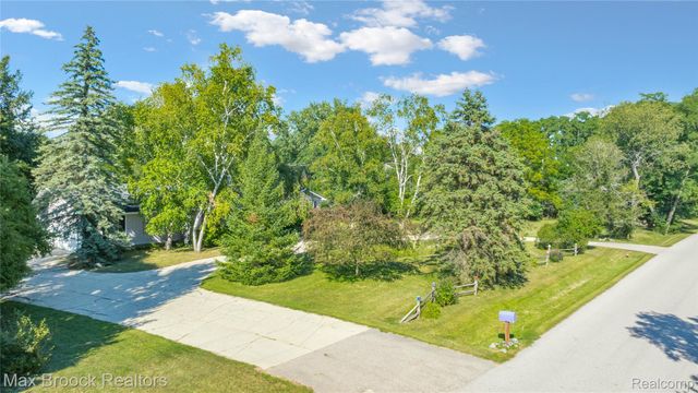 35550 Pleasant Valley Road, Farmington Hills, MI 48331