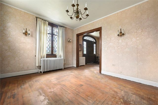 36 Commonwealth Ave, Duquesne, PA 15110