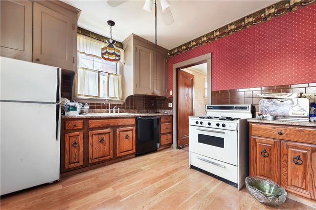 36 Commonwealth Ave, Duquesne, PA 15110