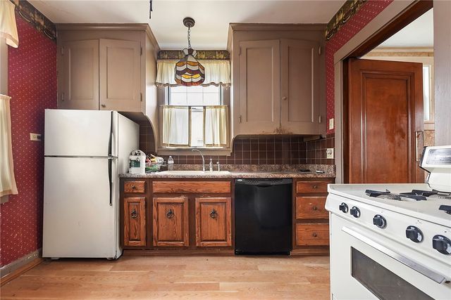 36 Commonwealth Ave, Duquesne, PA 15110