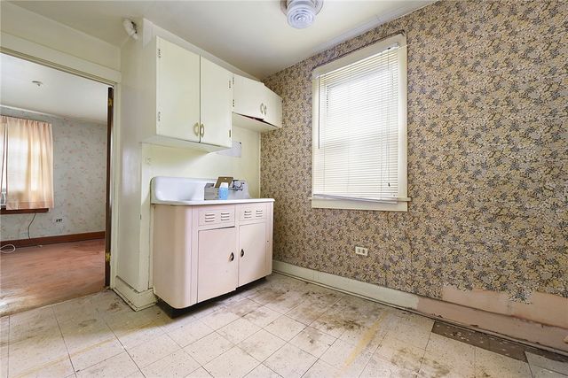 36 Commonwealth Ave, Duquesne, PA 15110