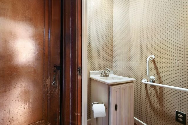 36 Commonwealth Ave, Duquesne, PA 15110