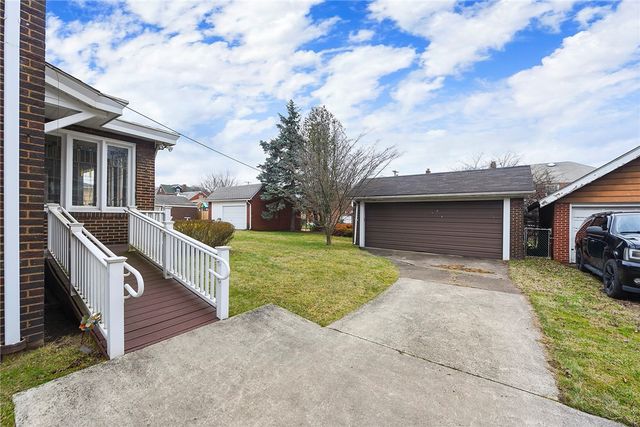 36 Commonwealth Ave, Duquesne, PA 15110