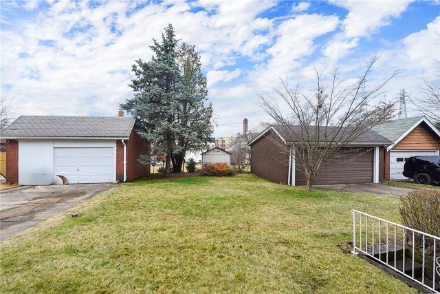 36 Commonwealth Ave, Duquesne, PA 15110