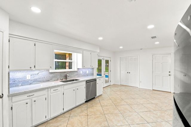 12211 3rd Street, Santa Fe, TX 77510