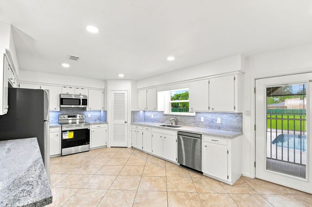 12211 3rd Street, Santa Fe, TX 77510