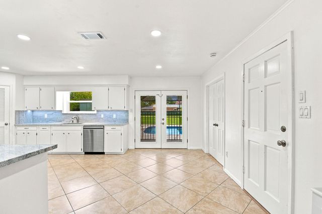 12211 3rd Street, Santa Fe, TX 77510
