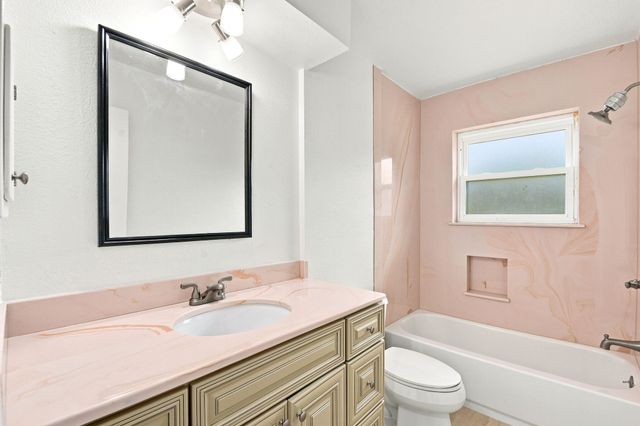 12211 3rd Street, Santa Fe, TX 77510