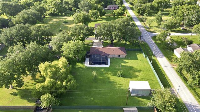 12211 3rd Street, Santa Fe, TX 77510